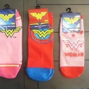 DC Wonder Woman Ankle High Socks, 3 Pairs Size 9-11